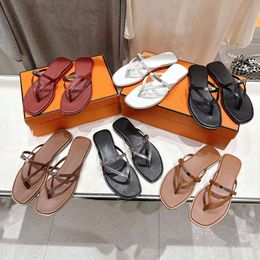 2026 Luxury Women Designer Sandals Flats Slipper Flip Flops Sliders Leather Paris Miss Sandal Womens Lady Kelli Summer Beach Shoes Miss Classic Thong Flip-Flops